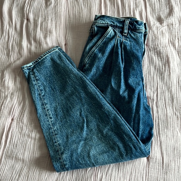 Abercrombie & Fitch Denim - High Rise 80s Mom Jean